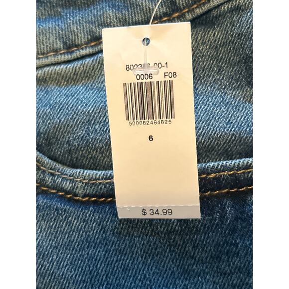 NWT Old Navy Women's Blue Denim Cuffed Shorts O.G. Straight Size 6 - Picture 3 of 6